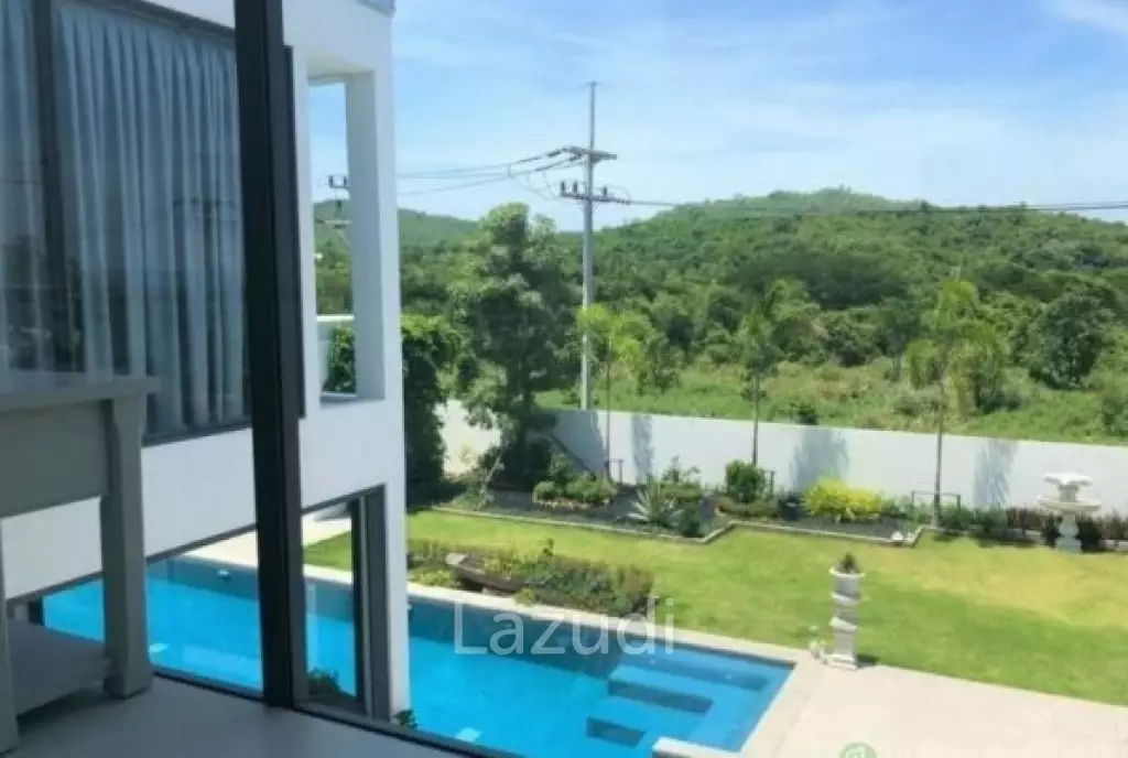 LA LUA : Modern 4 Bed 2 Storey Villa within Resort Complex with Great Views