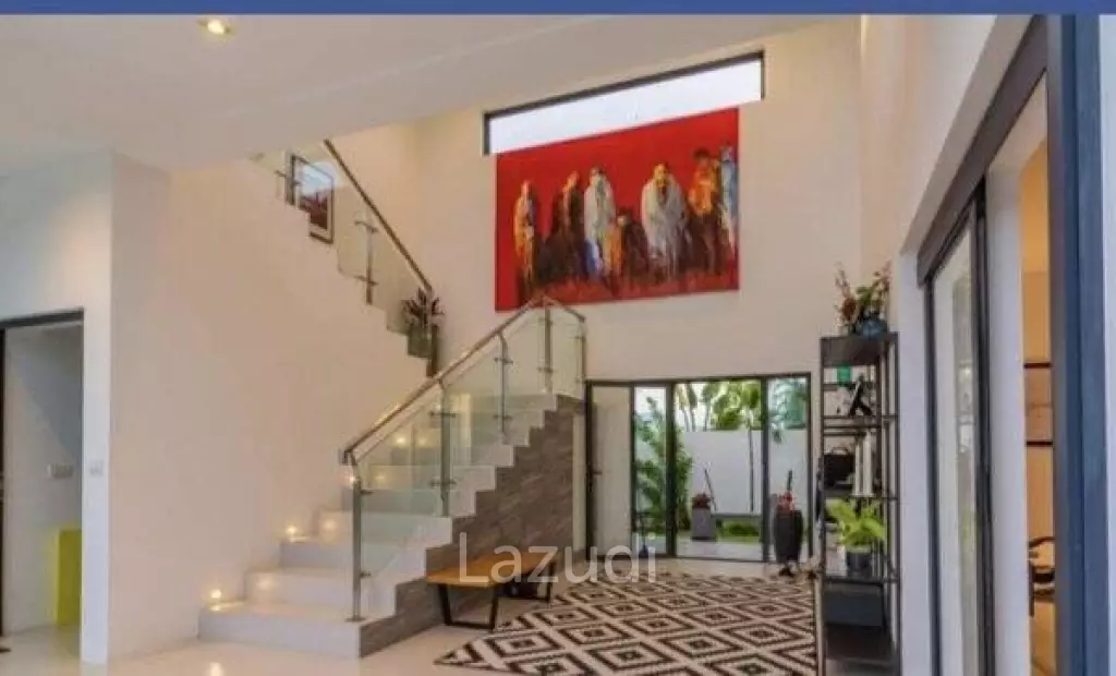 LA LUA : Modern 4 Bed 2 Storey Villa within Resort Complex with Great Views