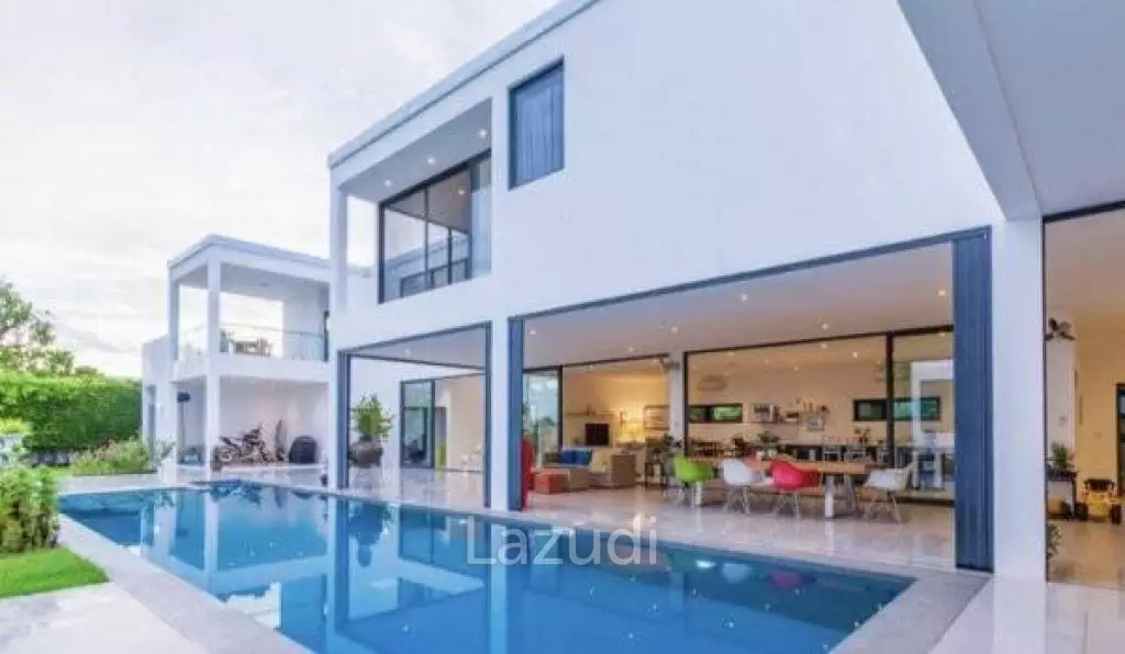 LA LUA : Modern 4 Bed 2 Storey Villa within Resort Complex with Great Views