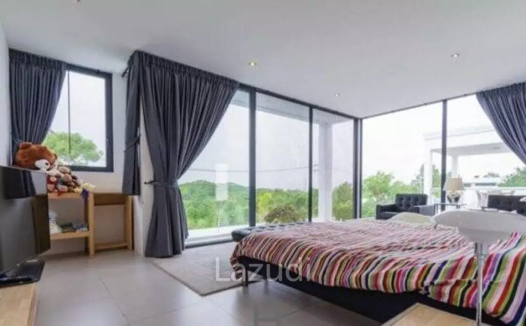 LA LUA : Modern 4 Bed 2 Storey Villa within Resort Complex with Great Views