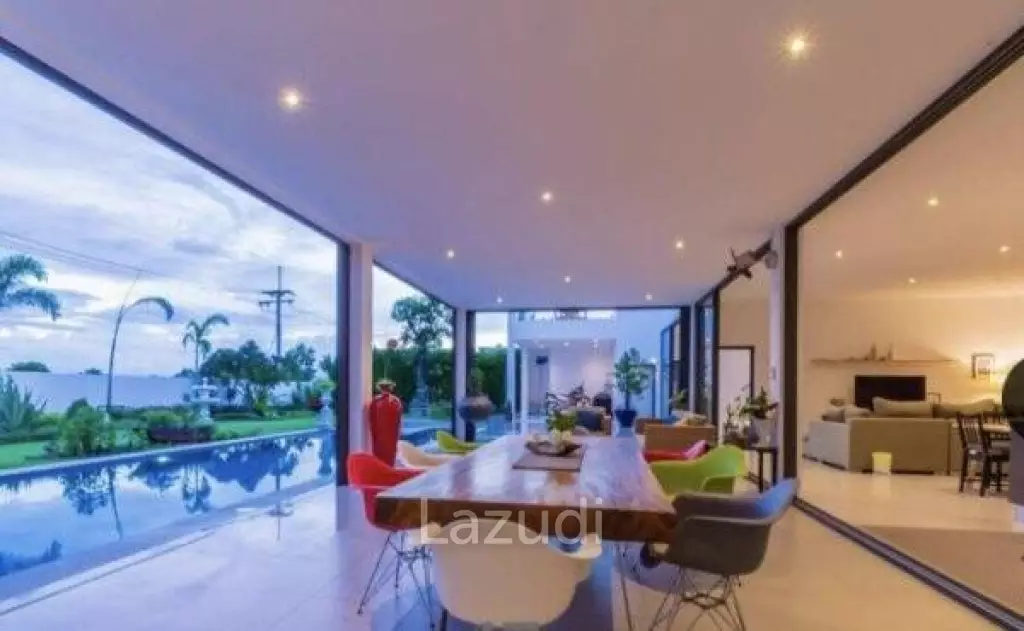 LA LUA : Modern 4 Bed 2 Storey Villa within Resort Complex with Great Views