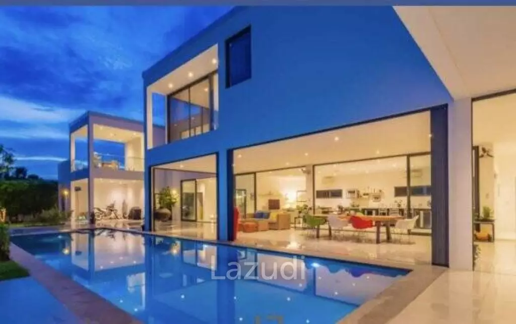 LA LUA : Modern 4 Bed 2 Storey Villa within Resort Complex with Great Views