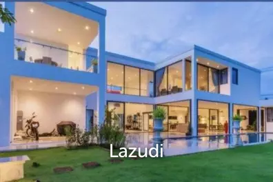 LA LUA : Modern 4 Bed 2 Storey Villa within Resort Complex with Great Views