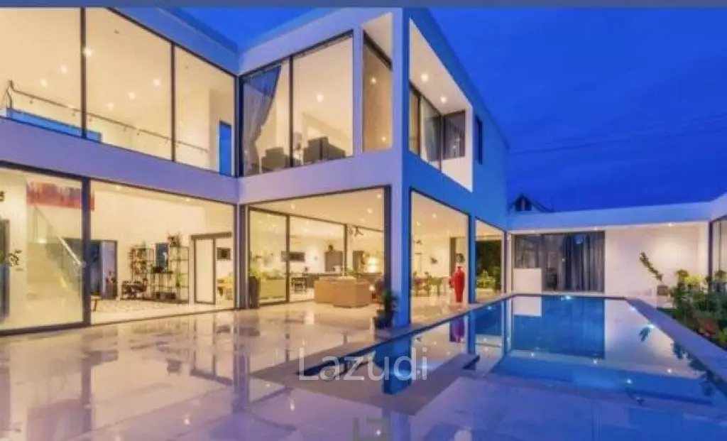 LA LUA : Modern 4 Bed 2 Storey Villa within Resort Complex with Great Views