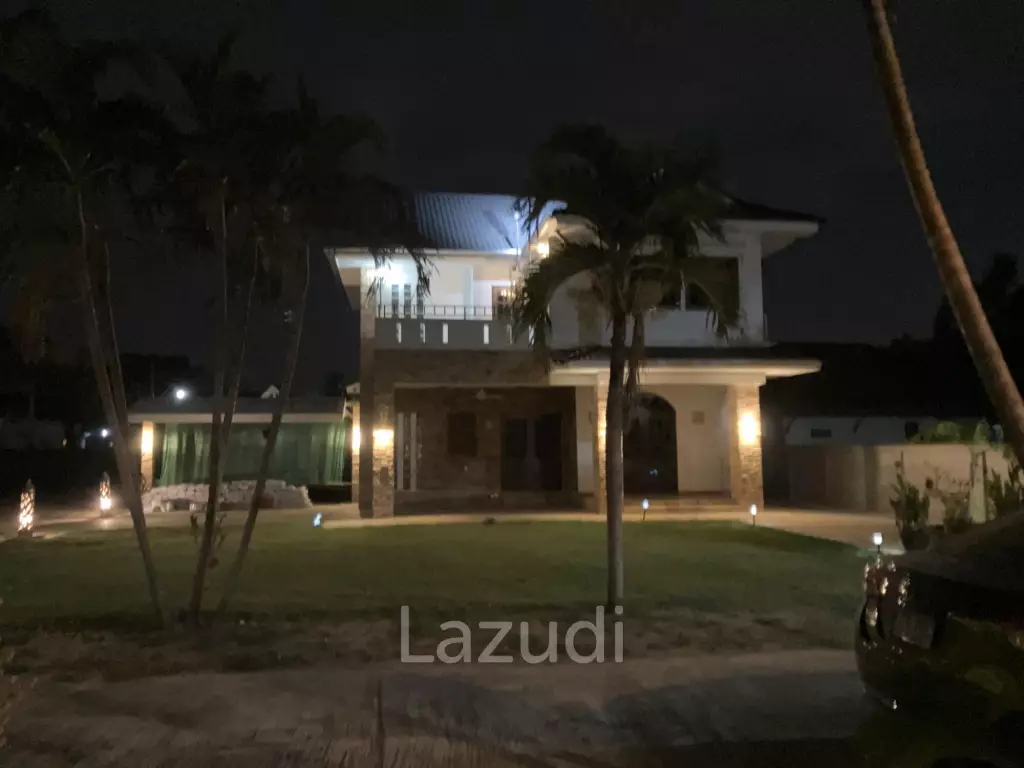 Baan Sabay Style: 2 bedroom Modern 2-Storey  Community pool