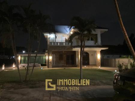 Gemeinschaftspool / Einstöckig / gepflegt