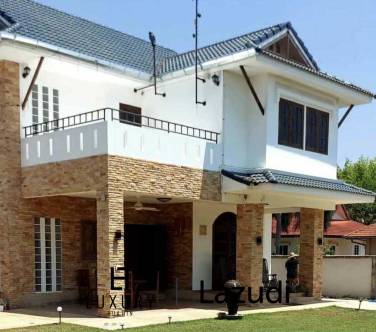 Baan Sabay Style: 2 bedroom Modern 2-Storey  Community pool Baan Sabay Style: 2 bedroom Modern 2-Storey  Community pool