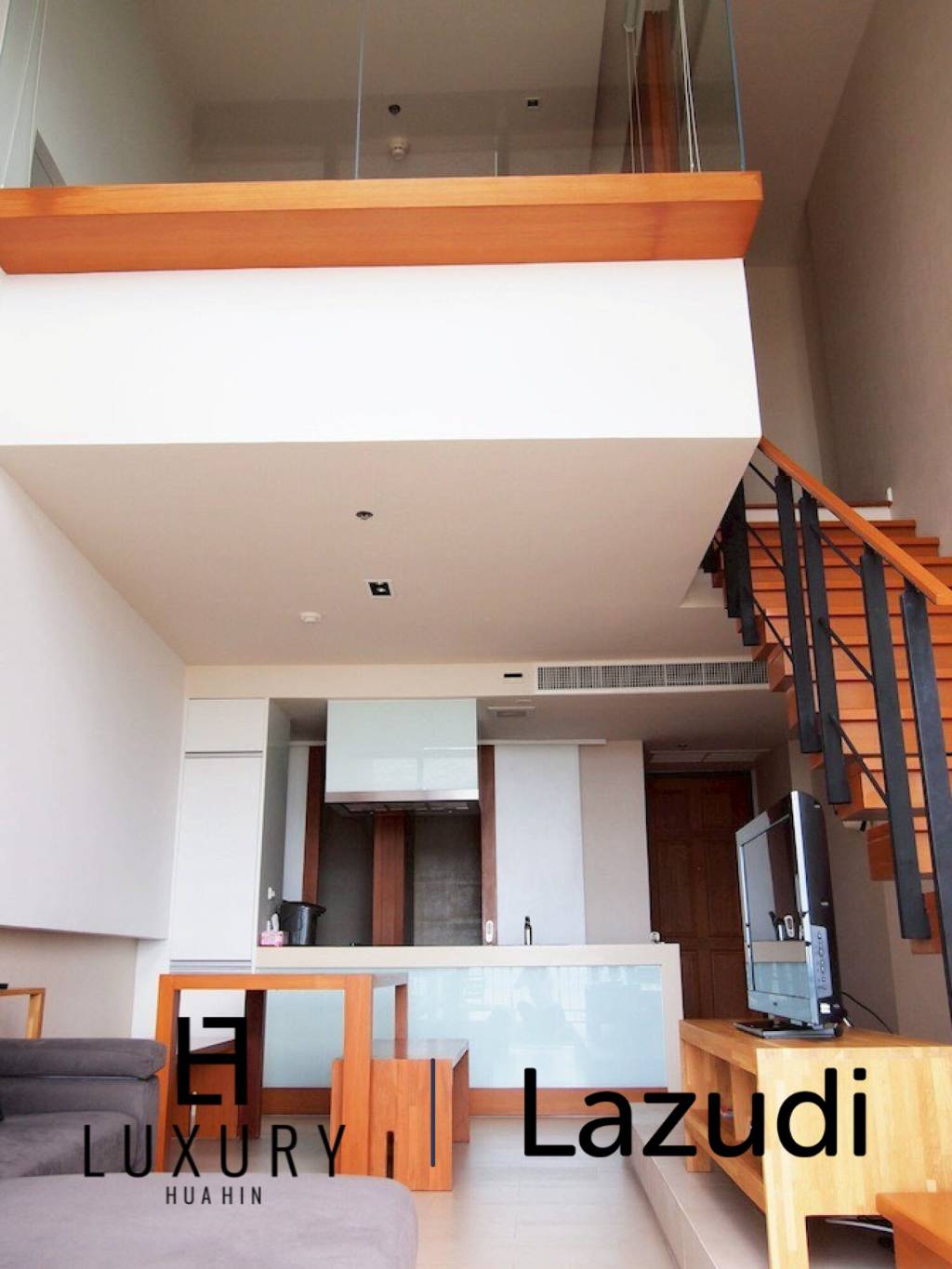 Двухуровневые апартаменты / 69 кв. м / Вид на море