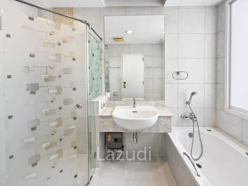 Baan Saen Ploen: 3 Bedroom Beach front Condo in Hua Hin Town Center