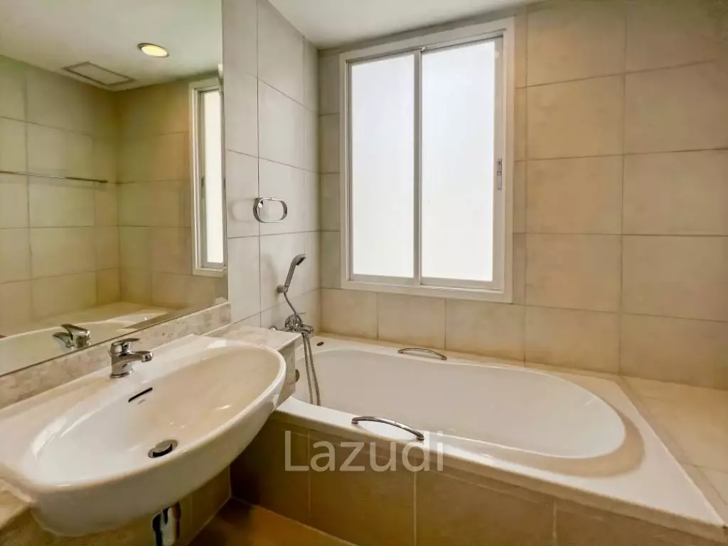 Baan Saen Ploen: 3 Bedroom Beach front Condo in Hua Hin Town Center
