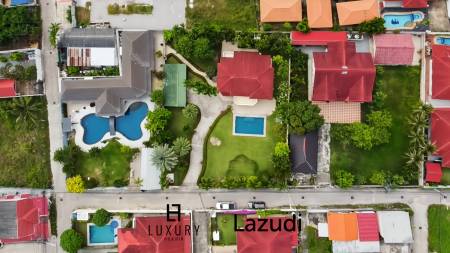 Exclusive 4 Bedroom Villa on 1 Rai Plot Just Steps from Soi 94