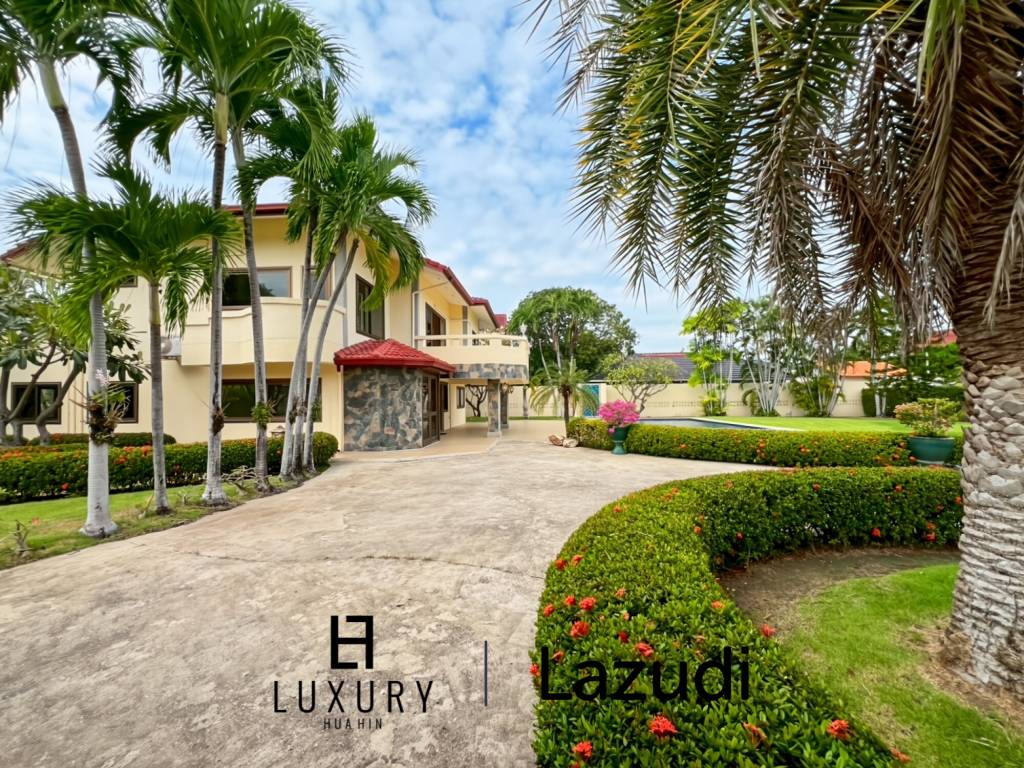 Exclusive 4 Bedroom Villa on 1 Rai Plot Just Steps from Soi 94