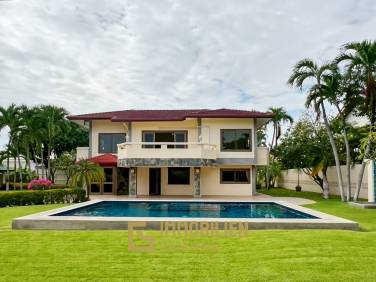 im Herzen der Stadt / 1.600 qm Grundstück / 270 qm Wohnfläche