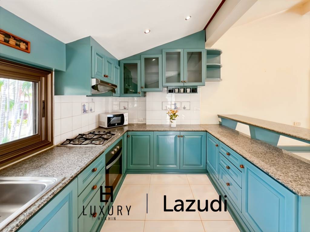 Exclusive 4 Bedroom Villa on 1 Rai Plot Just Steps from Soi 94