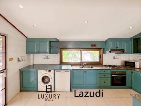 Exclusive 4 Bedroom Villa on 1 Rai Plot Just Steps from Soi 94