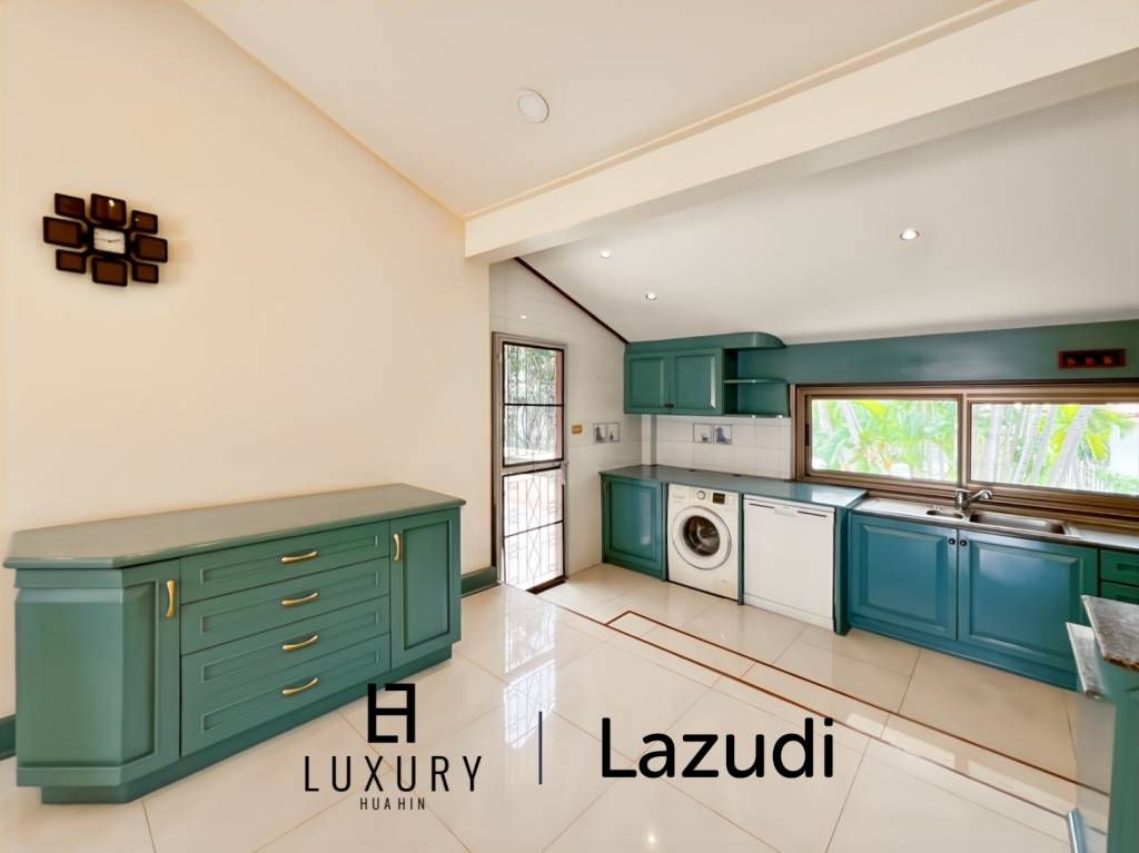 Exclusive 4 Bedroom Villa on 1 Rai Plot Just Steps from Soi 94