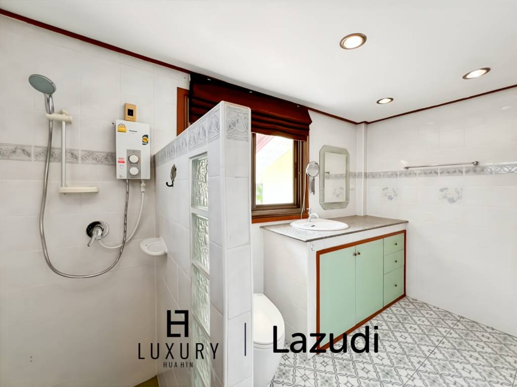 Exclusive 4 Bedroom Villa on 1 Rai Plot Just Steps from Soi 94