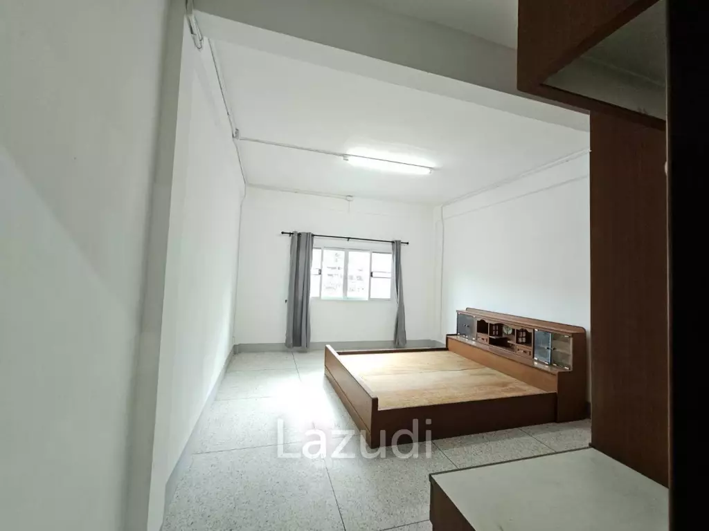Bang Na Mixed Use Building with Urban Appeal