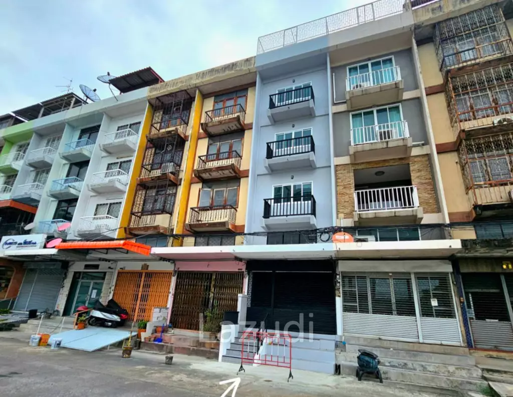 Bang Na Mixed Use Building with Urban Appeal