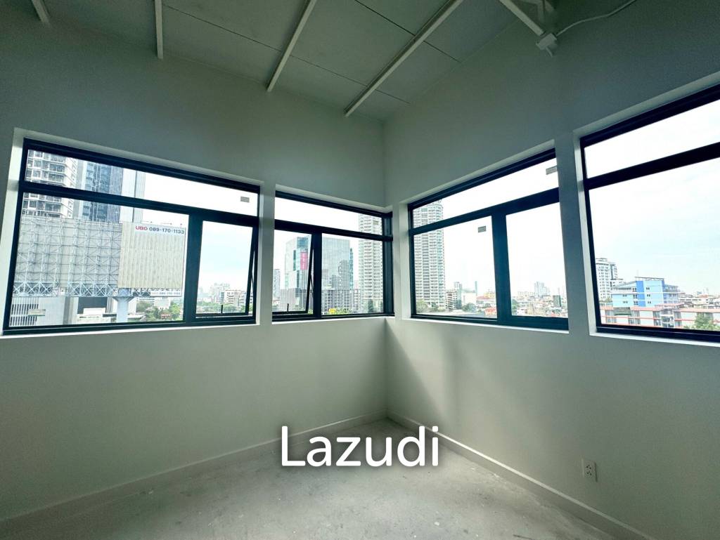 Modern Office Space in Thung Maha Mek Sathon Bangkok