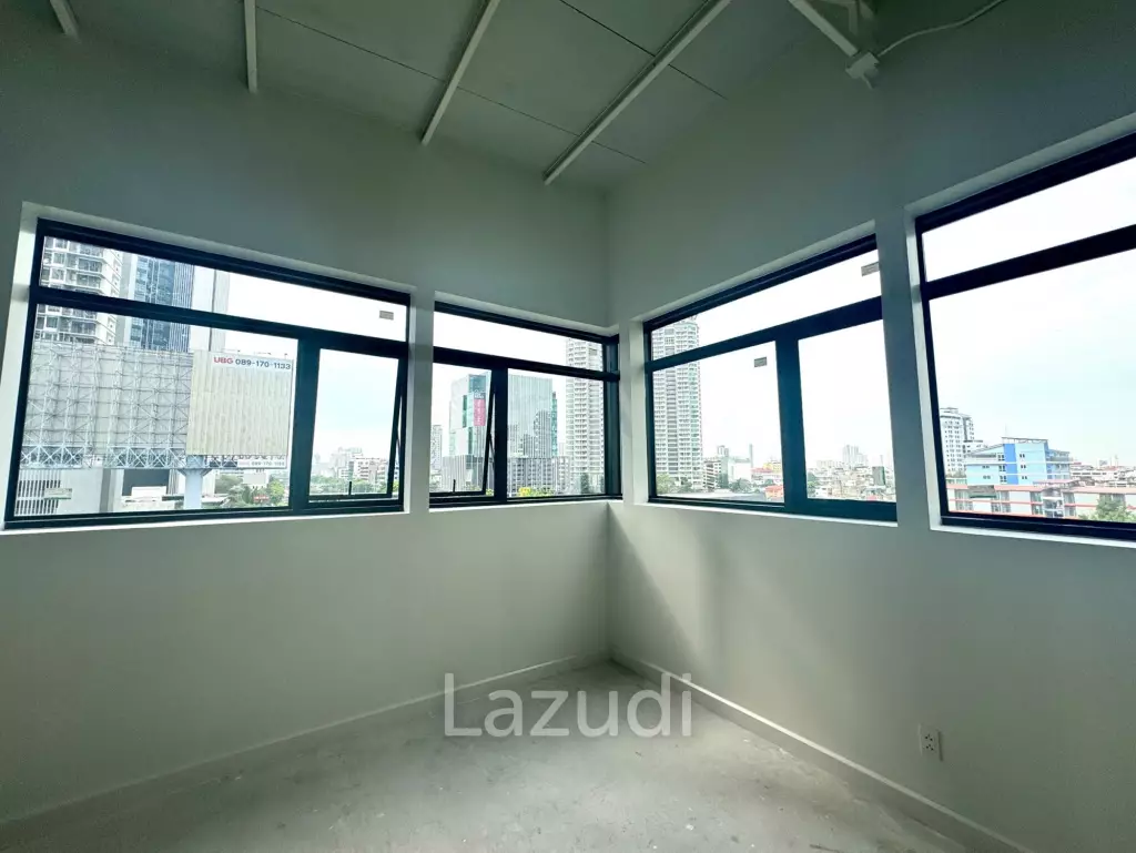 Modern Office Space in Thung Maha Mek Sathon Bangkok