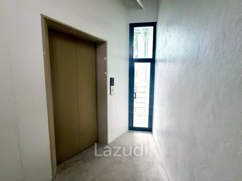Modern Office Space in Thung Maha Mek Sathon Bangkok