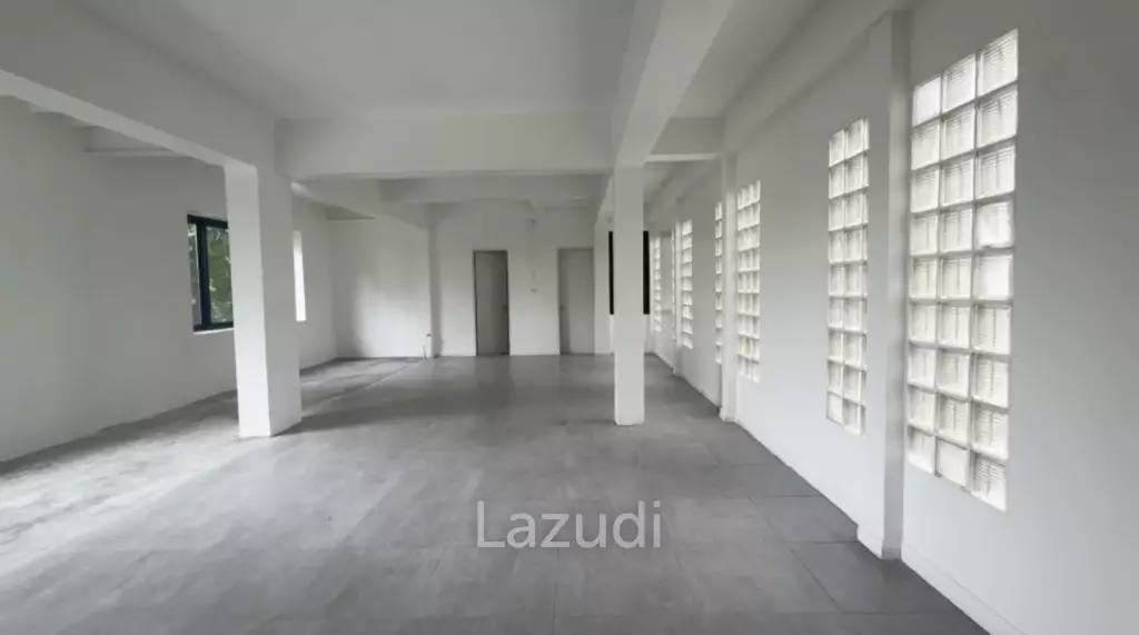 Modern Retail Space in Thung Maha Mek, Sathon