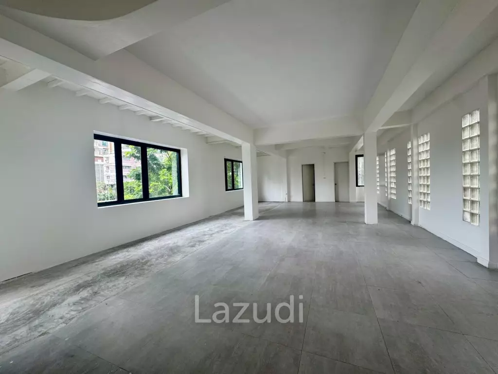 Modern Retail Space in Thung Maha Mek, Sathon