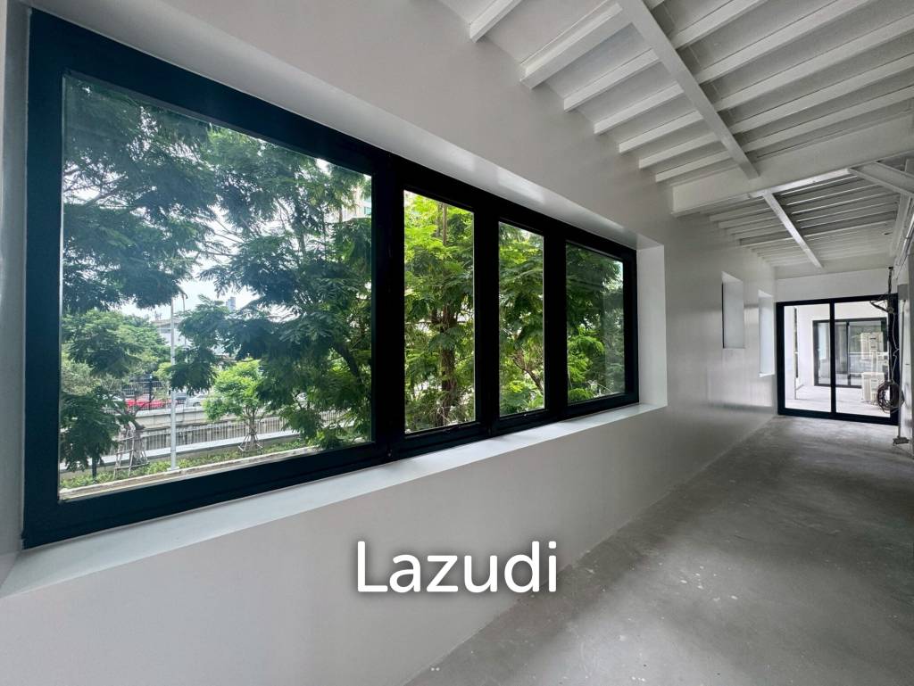 Modern Retail Space in Thung Maha Mek, Sathon