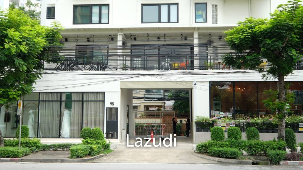 Modern Retail Space in Thung Maha Mek, Sathon
