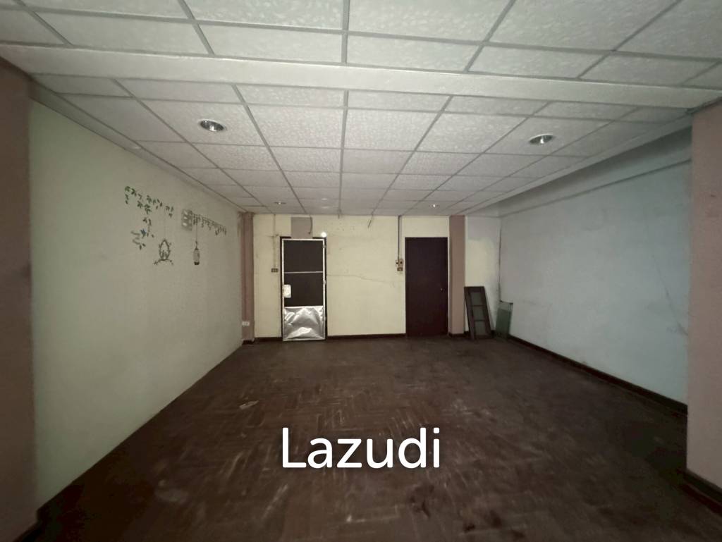 Spacious 5-Storey Building Sathorn
