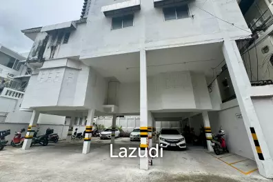 Spacious 5-Storey Building Sathorn