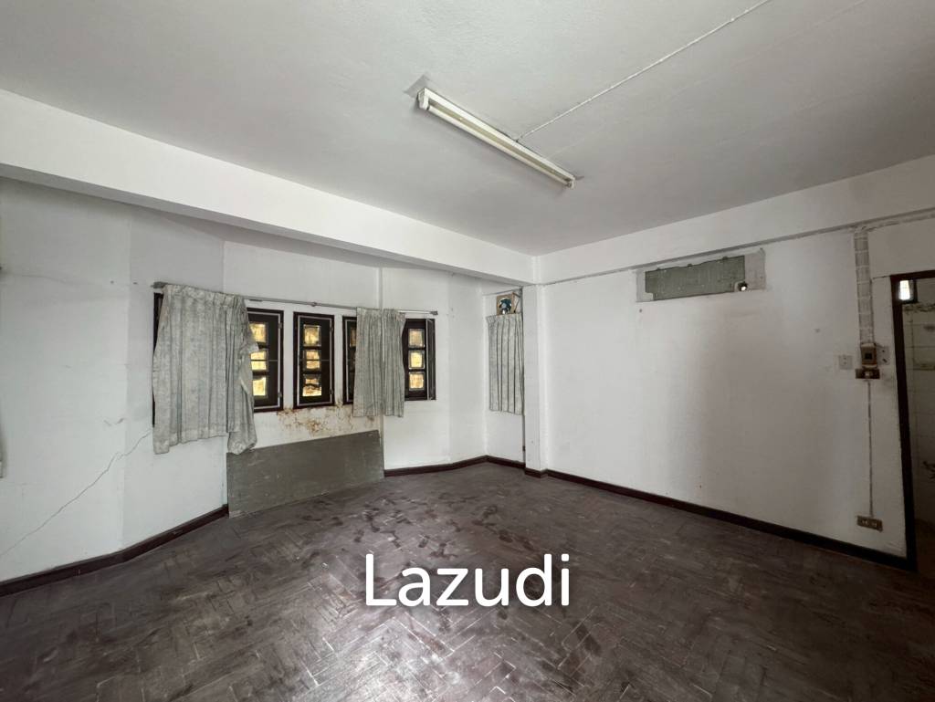 Spacious 5-Storey Building Sathorn