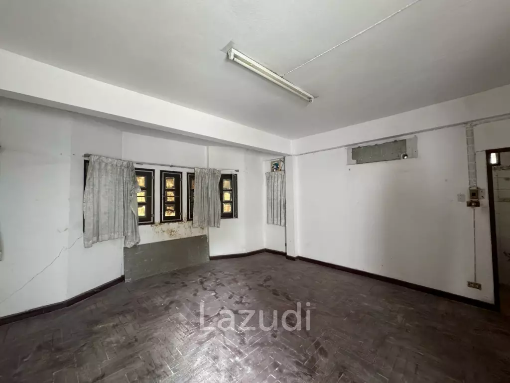 Spacious 5-Storey Building Sathorn