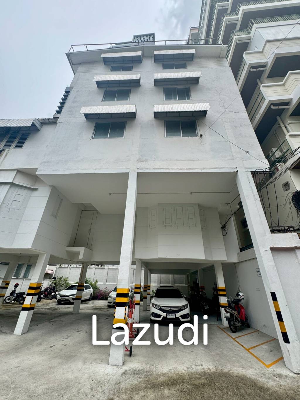 Spacious 5-Storey Building Sathorn