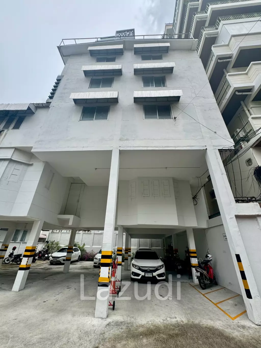 Spacious 5-Storey Building Sathorn