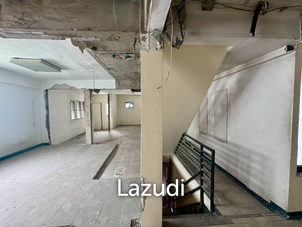 Spacious 5-Storey Building Sathorn