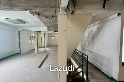Spacious 5-Storey Building Sathorn