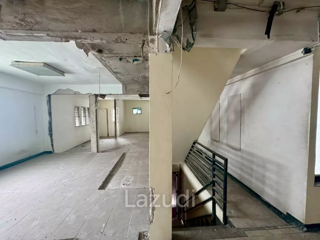 Spacious 5-Storey Building Sathorn