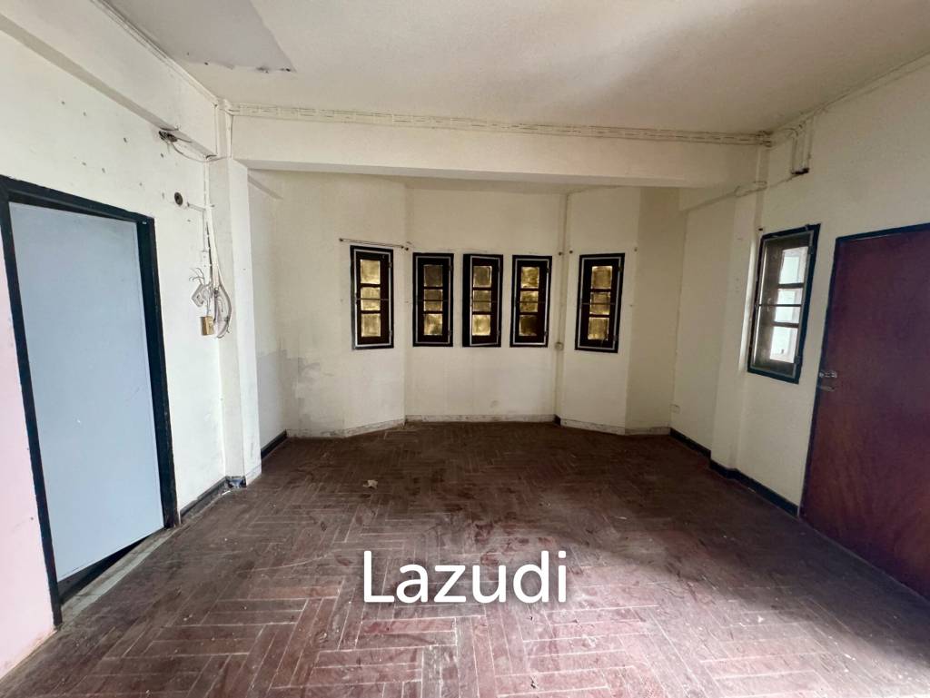 Spacious 5-Storey Building Sathorn