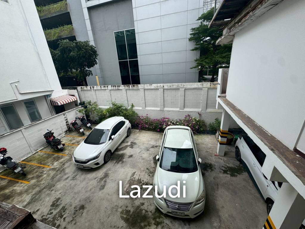 Spacious 5-Storey Building Sathorn