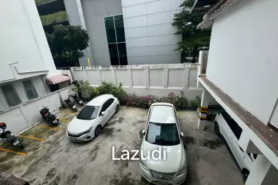 Spacious 5-Storey Building Sathorn