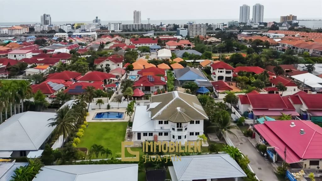im Herzen von Hua Hin / 1.600 qm Grundstück / 5 Schlafzimmer