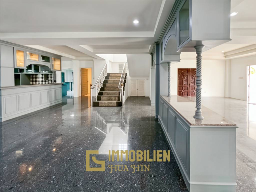 im Herzen von Hua Hin / 1.600 qm Grundstück / 5 Schlafzimmer