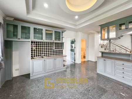 im Herzen von Hua Hin / 1.600 qm Grundstück / 5 Schlafzimmer