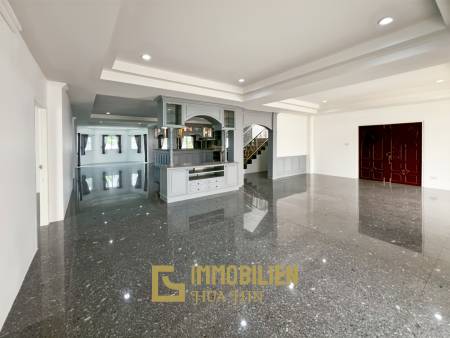 im Herzen von Hua Hin / 1.600 qm Grundstück / 5 Schlafzimmer