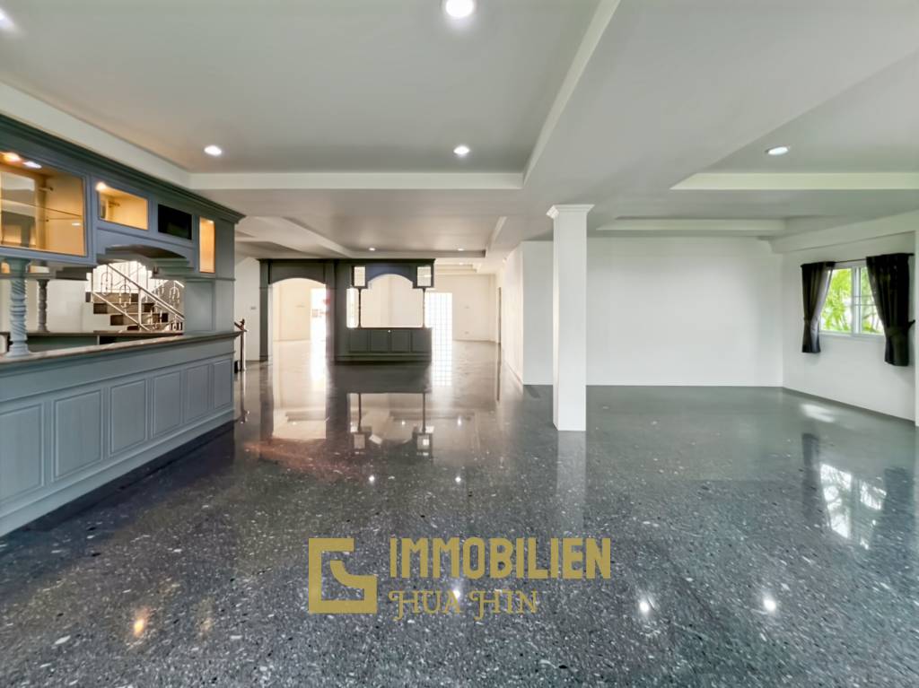 im Herzen von Hua Hin / 1.600 qm Grundstück / 5 Schlafzimmer