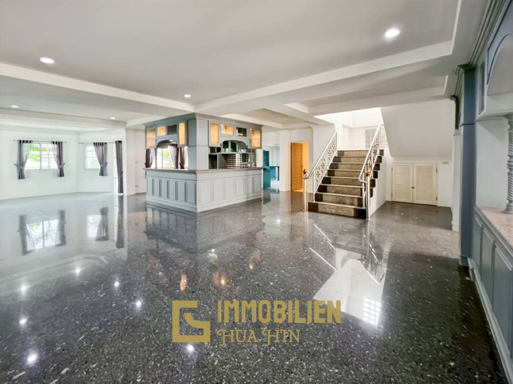 im Herzen von Hua Hin / 1.600 qm Grundstück / 5 Schlafzimmer