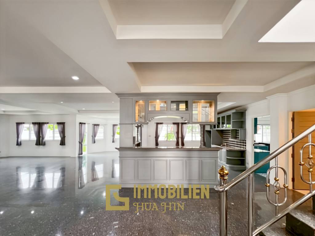 im Herzen von Hua Hin / 1.600 qm Grundstück / 5 Schlafzimmer