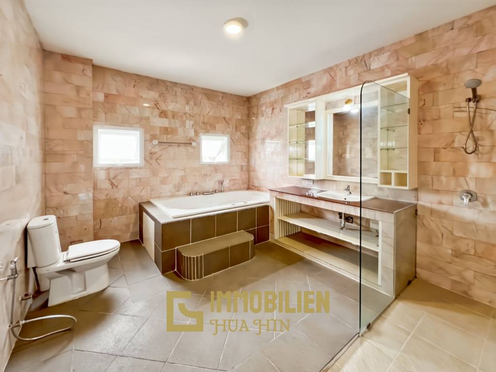 im Herzen von Hua Hin / 1.600 qm Grundstück / 5 Schlafzimmer